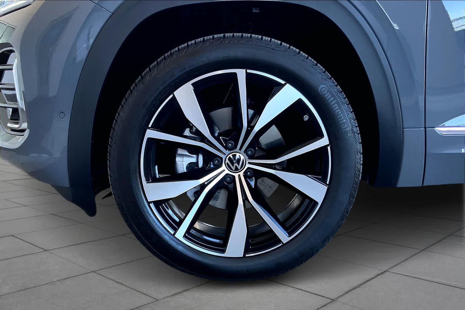 New 2026 Volkswagen Atlas SEL Premium R-Line AWD/4WD image 11