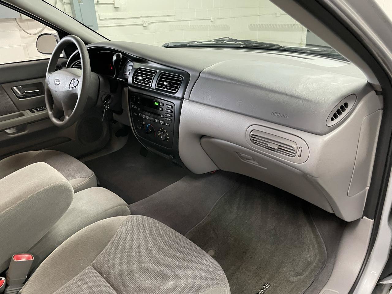 Used 2002 Ford Taurus SE FWD image 27