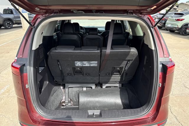 Used 2023 Kia Carnival LX FWD image 12