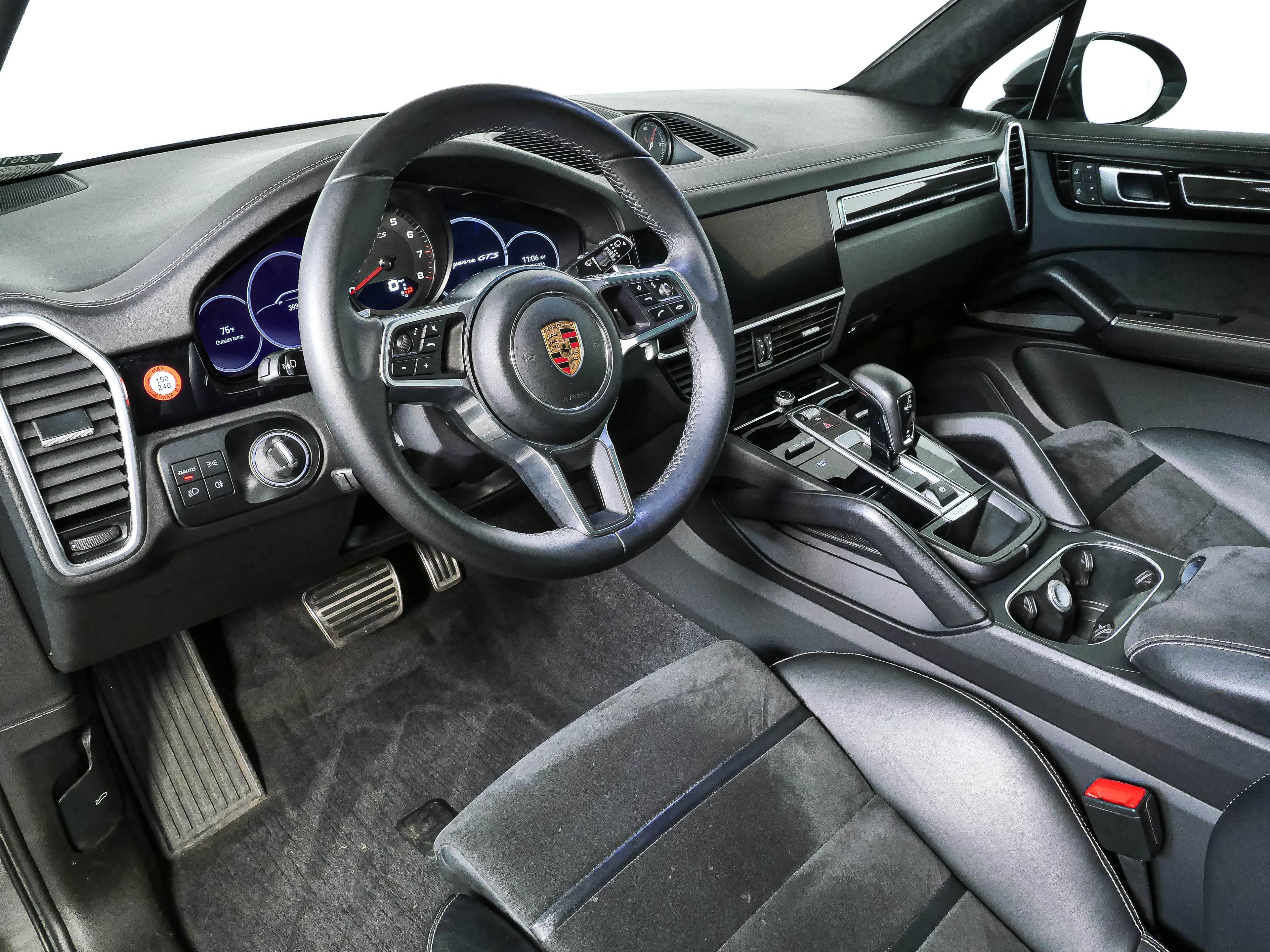 Certified 2023 Porsche Cayenne GTS w/ Premium Package AWD/4WD image 4