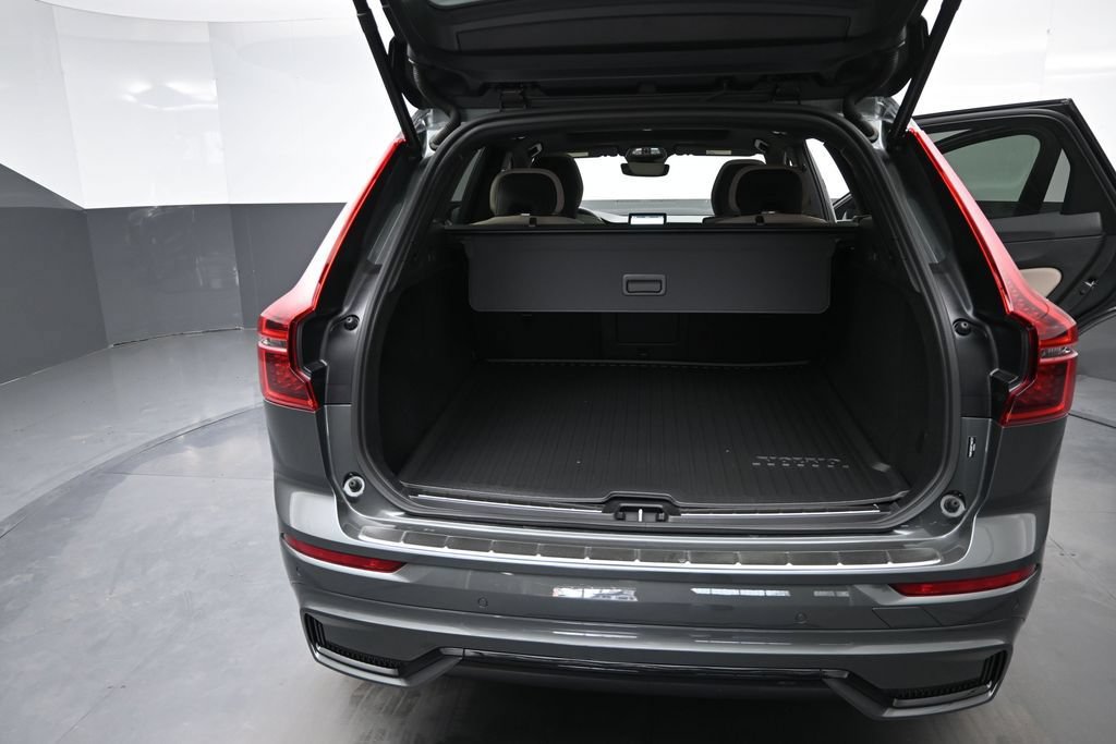 New 2026 Volvo XC60 B5 Plus w/ Climate Package AWD/4WD image 15
