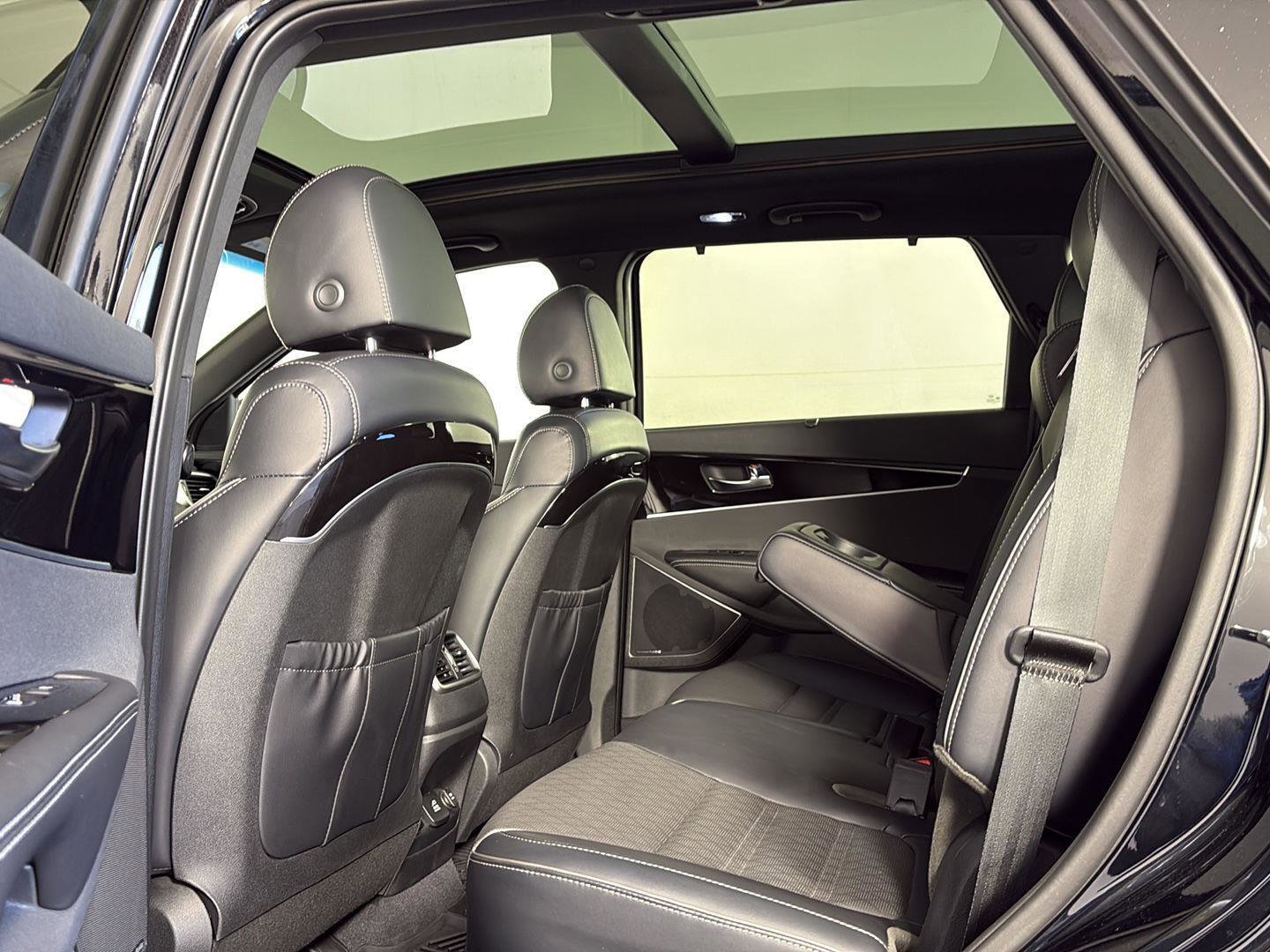 Used 2019 Kia Sorento SX image 45