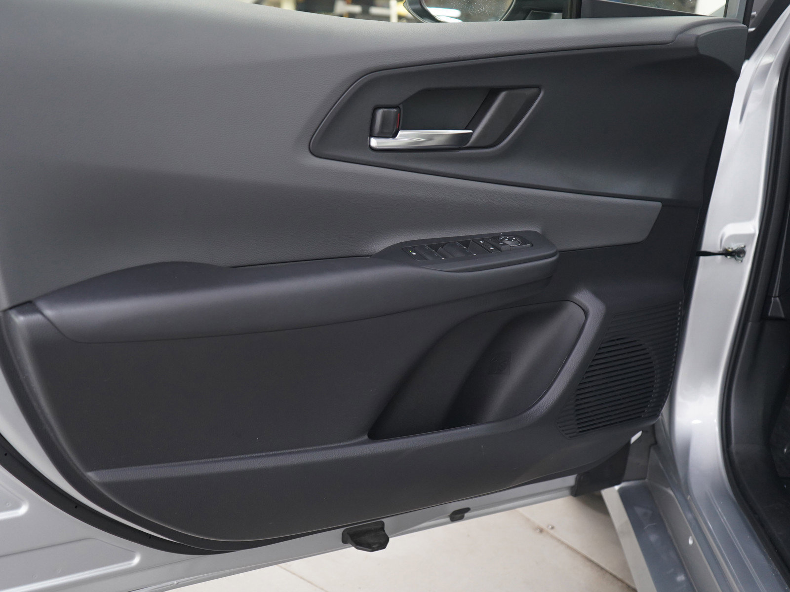 Used 2025 Toyota Prius XLE image 19