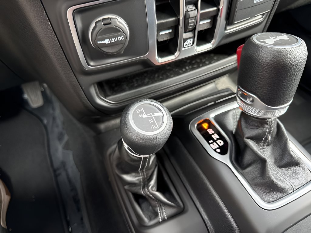 Used 2025 Jeep Wrangler Unlimited Sport AWD/4WD image 23