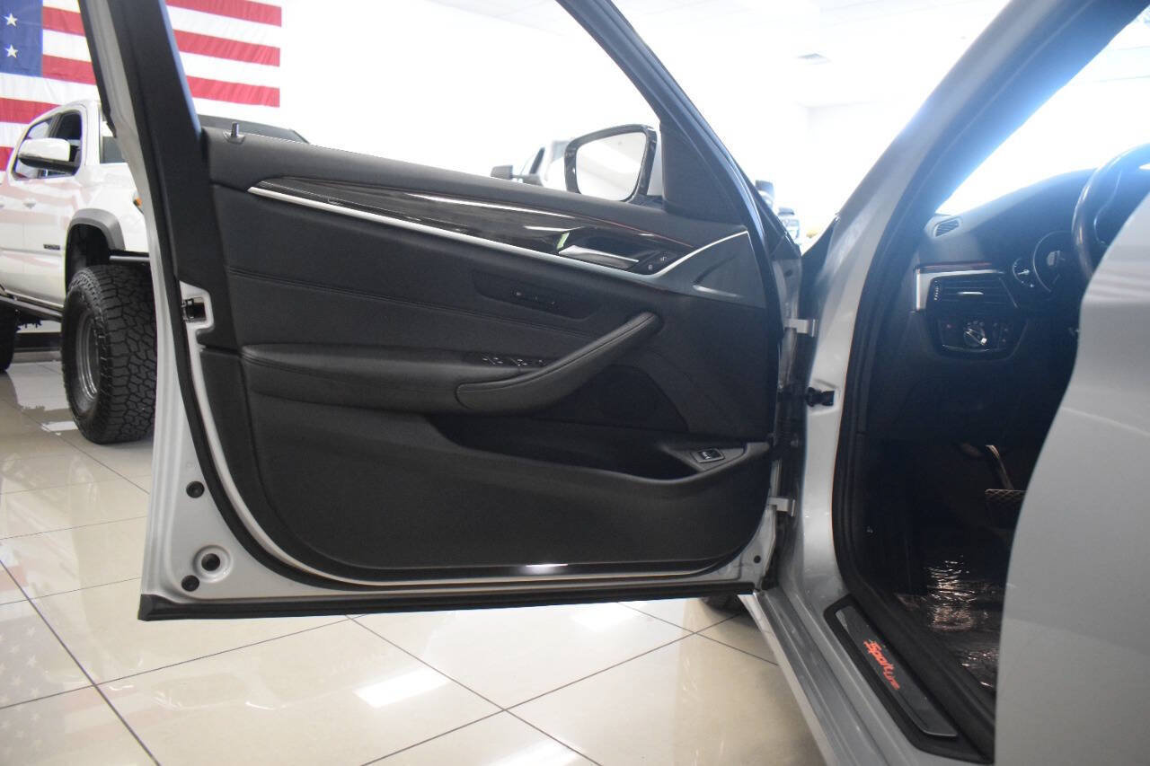 Used 2018 BMW 530i xDrive AWD/4WD image 35