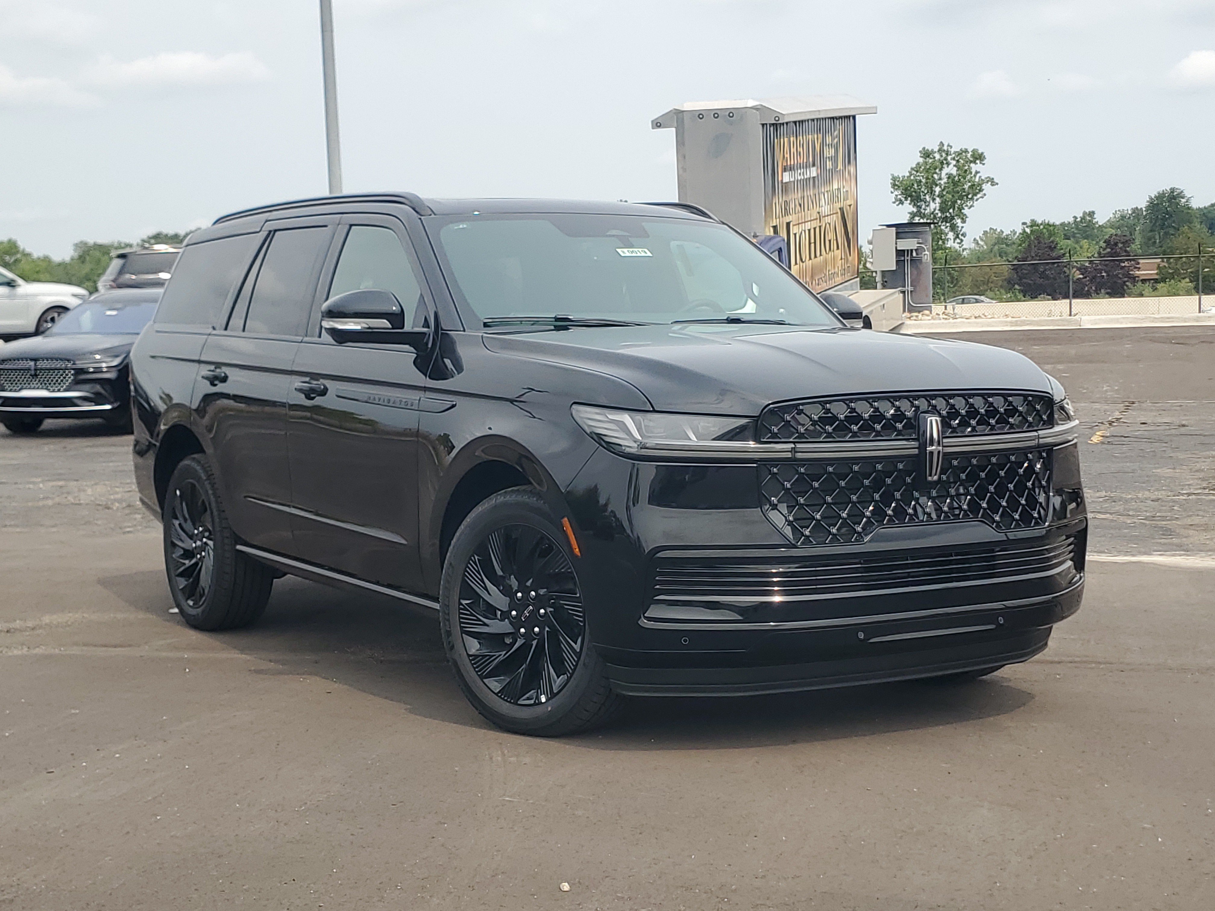 New 2027 Lincoln Navigator Reserve w/ Jet Appearance Package AWD/4WD 360° Tour