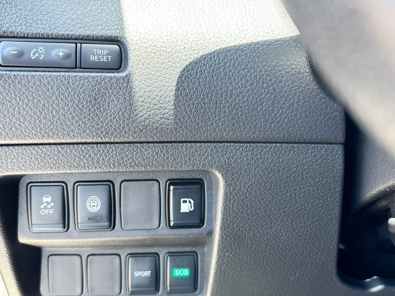Used 2020 Nissan Rogue S FWD image 28
