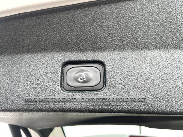 Used 2019 Ford Explorer Platinum image 16