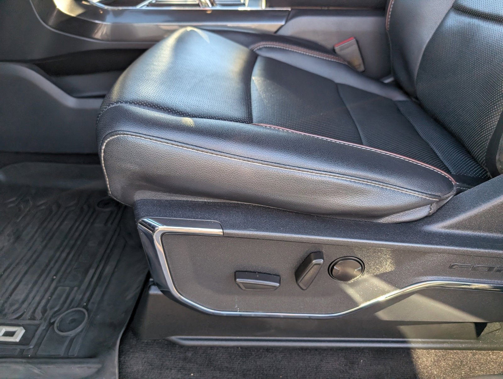 Used 2022 Ford F150 Lariat image 27