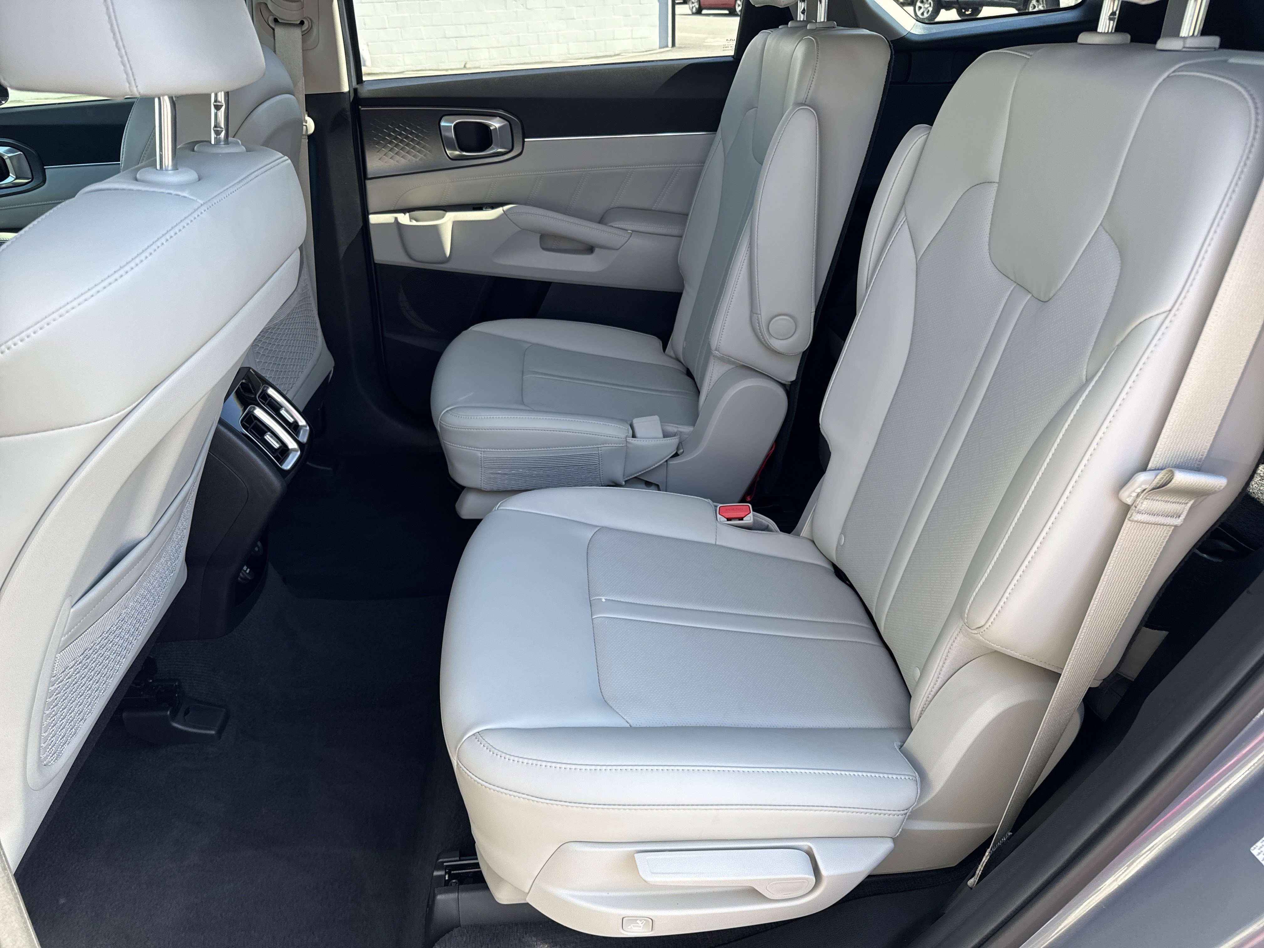 Used 2023 Kia Sorento SX image 26