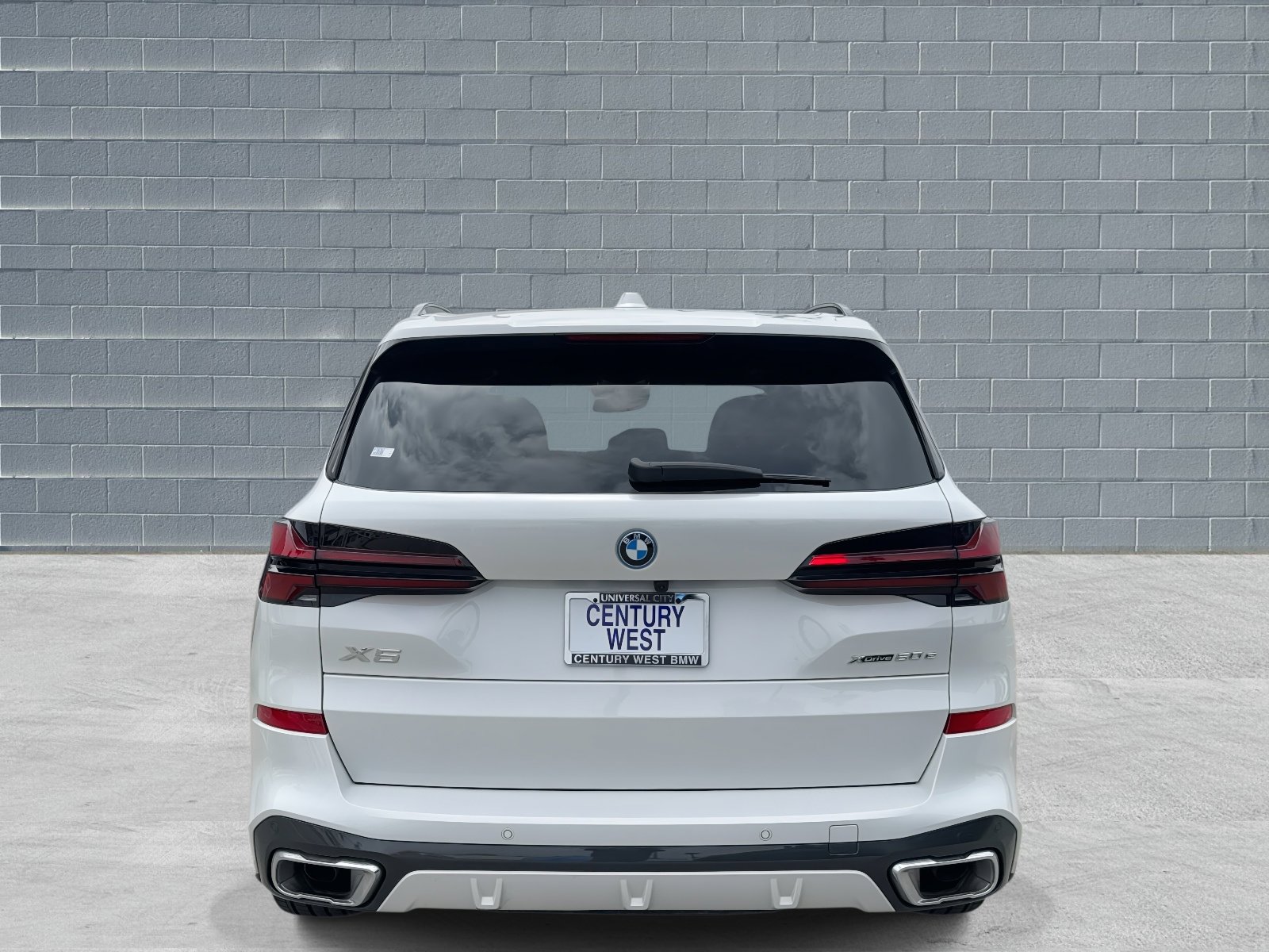 Used 2024 BMW X5 xDrive50e w/ M Sport Package image 4