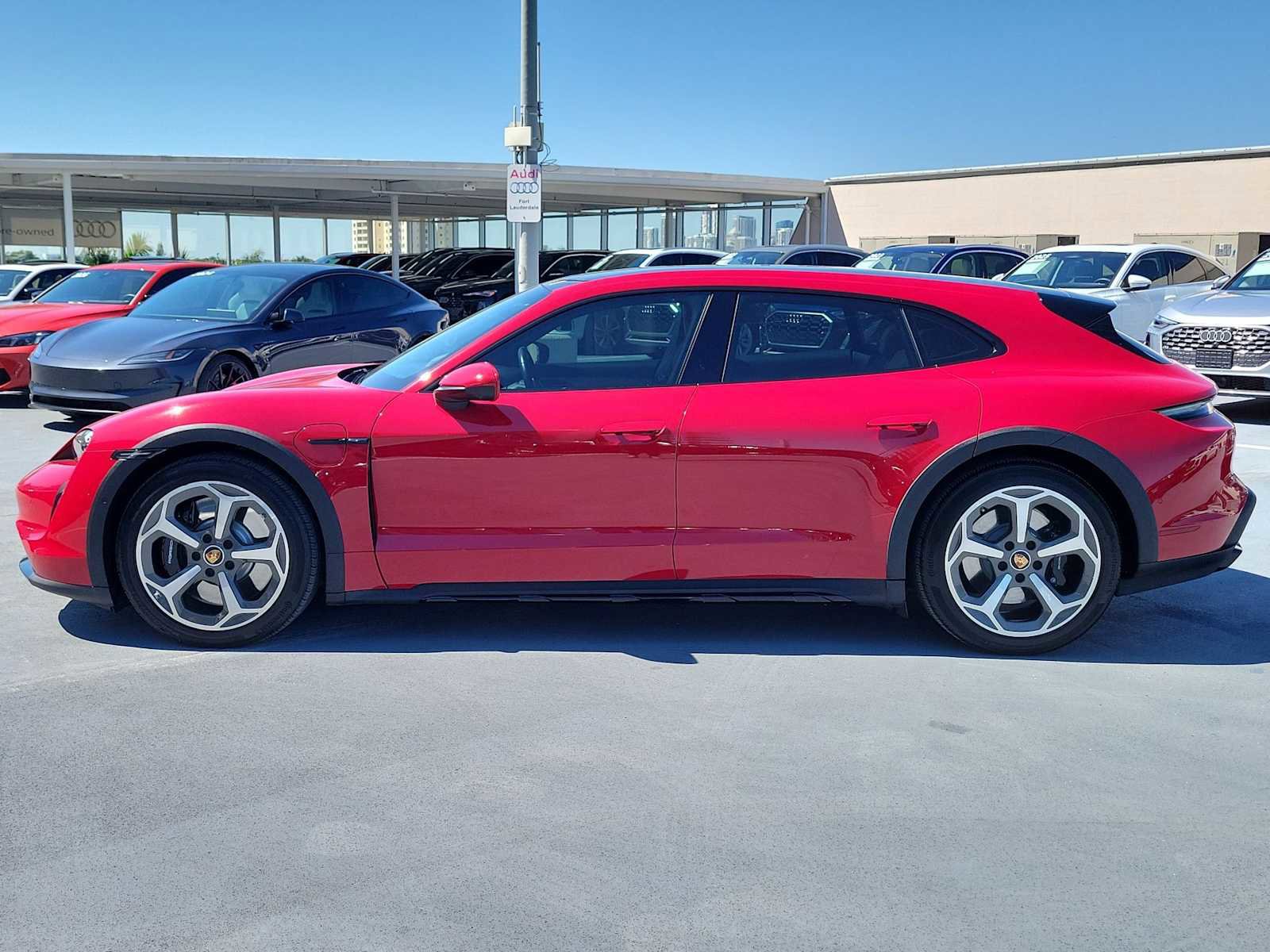 Used 2021 Porsche Taycan 4S video 3