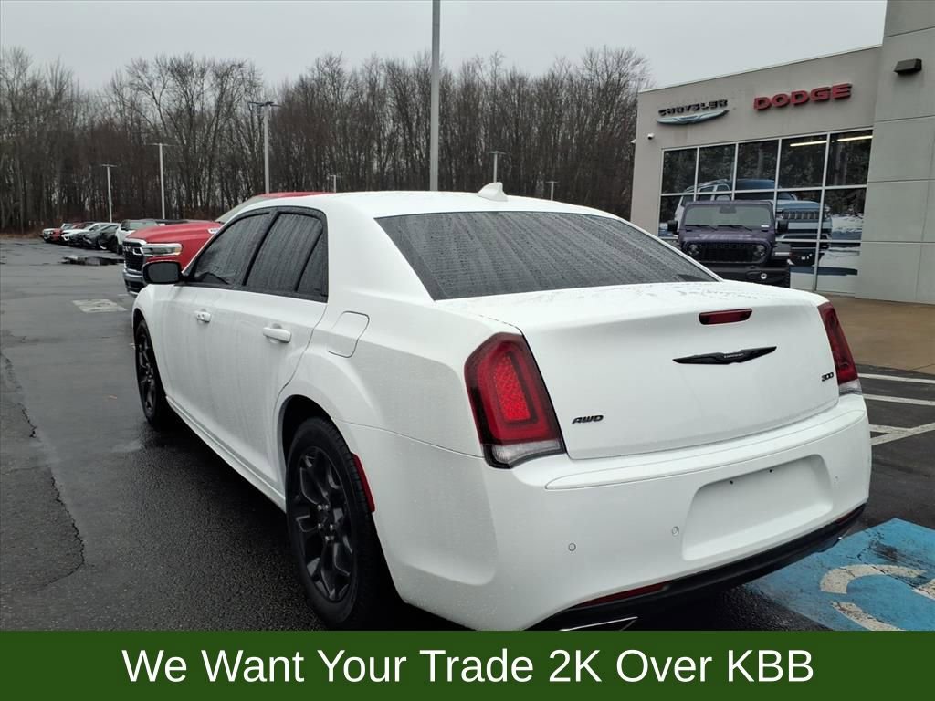 Used 2023 Chrysler 300 Touring L image 8