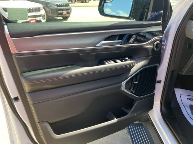 New 2026 Jeep Grand Wagoneer L Limited AWD/4WD image 10