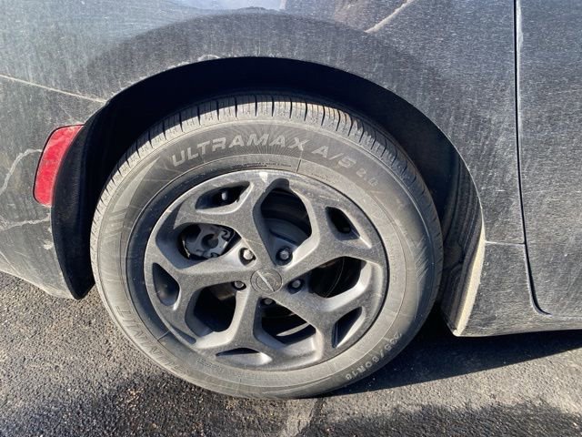 Used 2024 Chrysler Pacifica Premium image 9