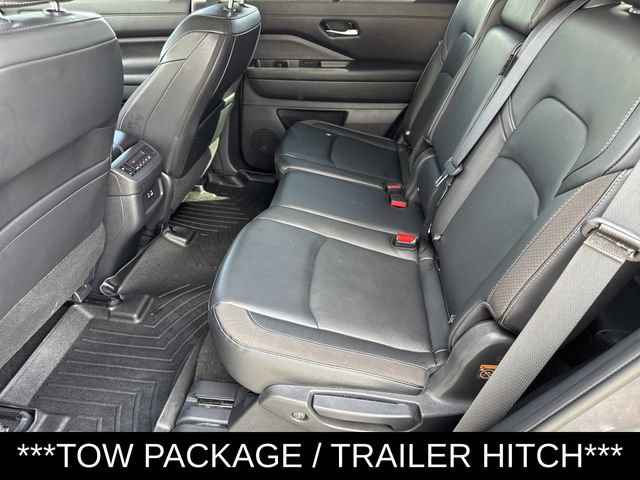 Used 2023 Nissan Pathfinder SL w/ Black Appearance Package AWD/4WD image 14