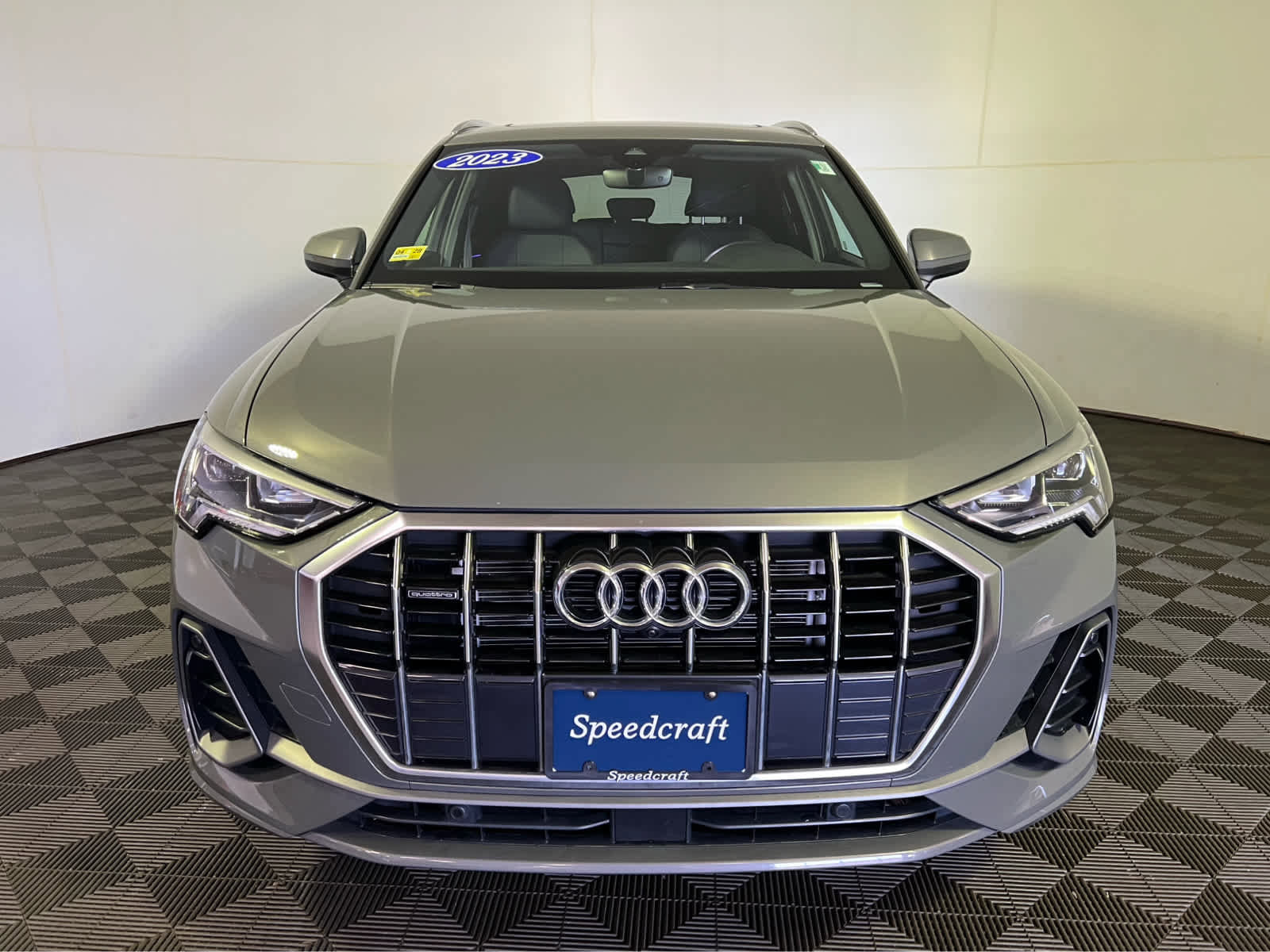Used 2023 Audi Q3 2.0T Premium Plus w/ Premium Plus Package AWD/4WD image 2