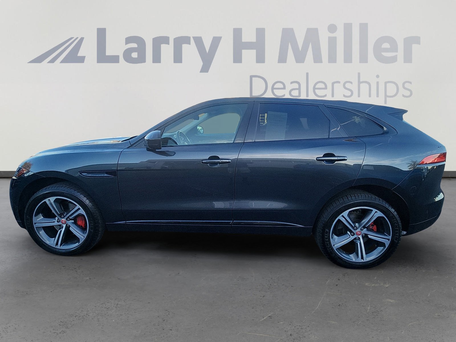 Used 2017 Jaguar F-PACE S image 3