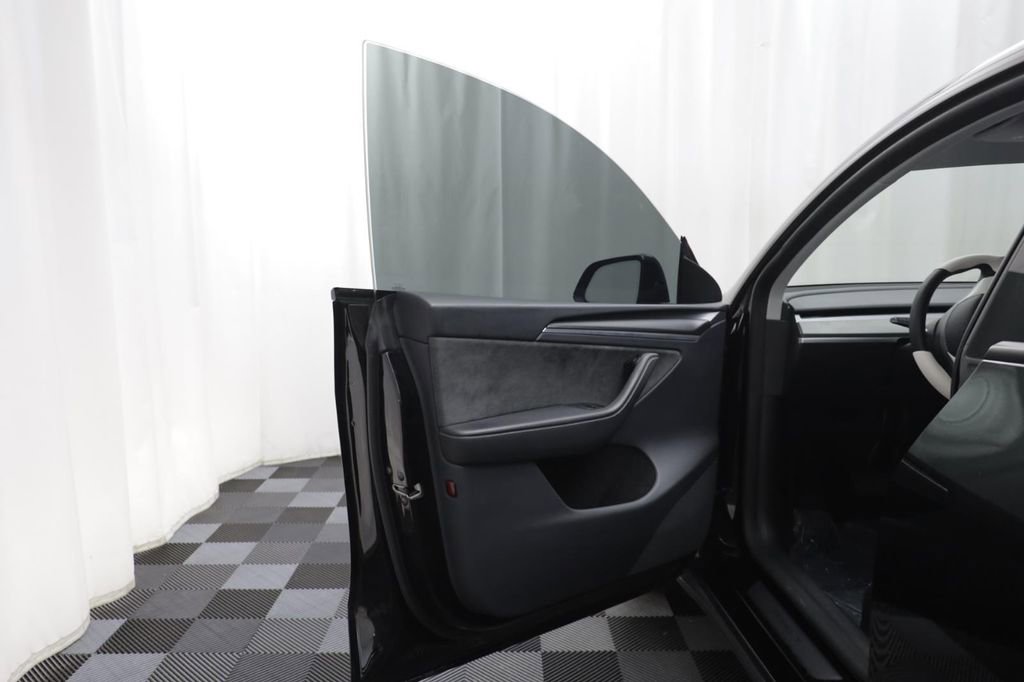 Used 2024 Tesla Model Y Long Range image 4