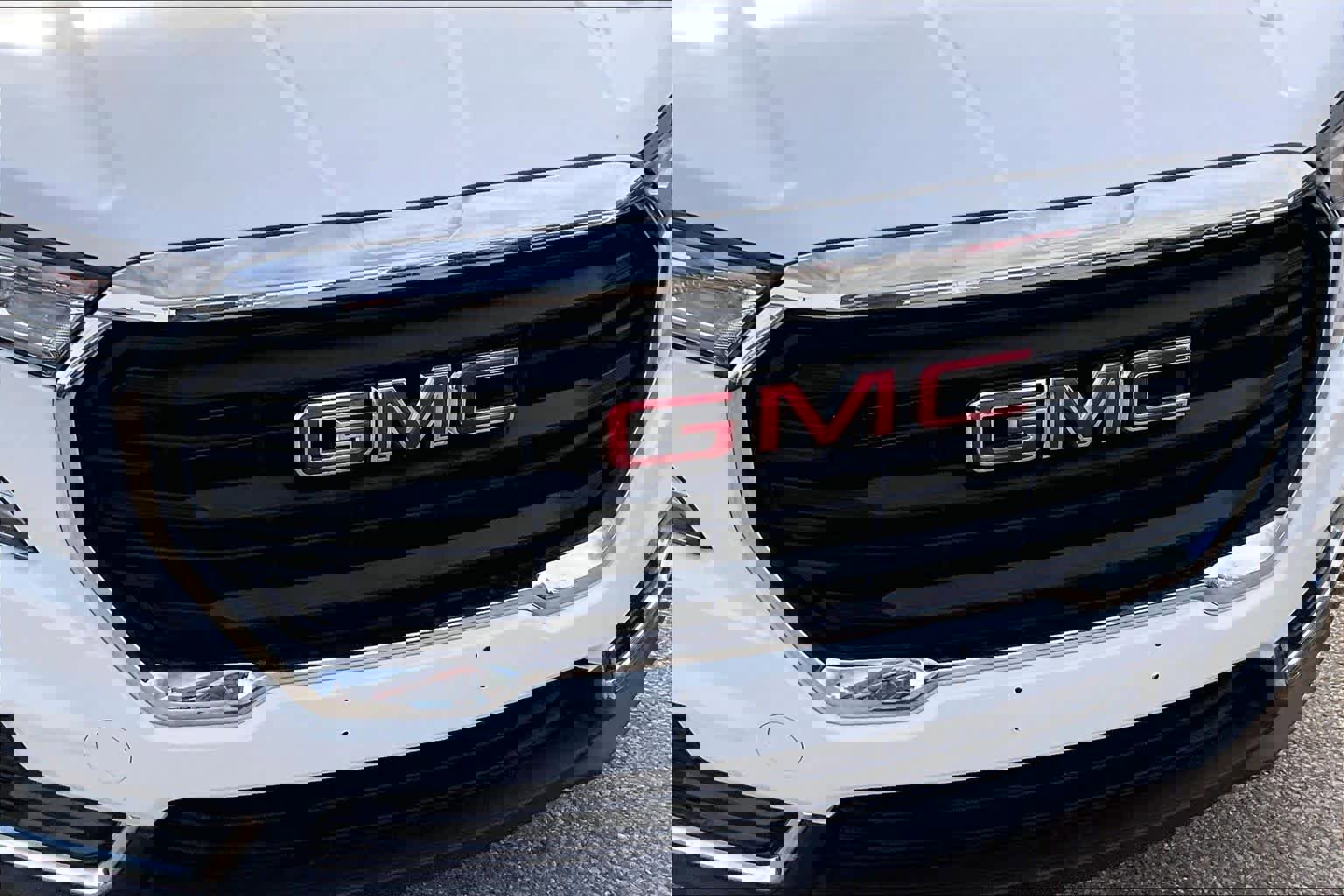 Used 2024 GMC Terrain SLE image 29