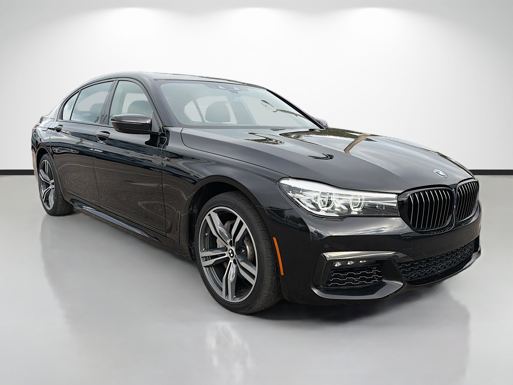 Used 2019 BMW 740i 740i w/ M Sport Package image 1