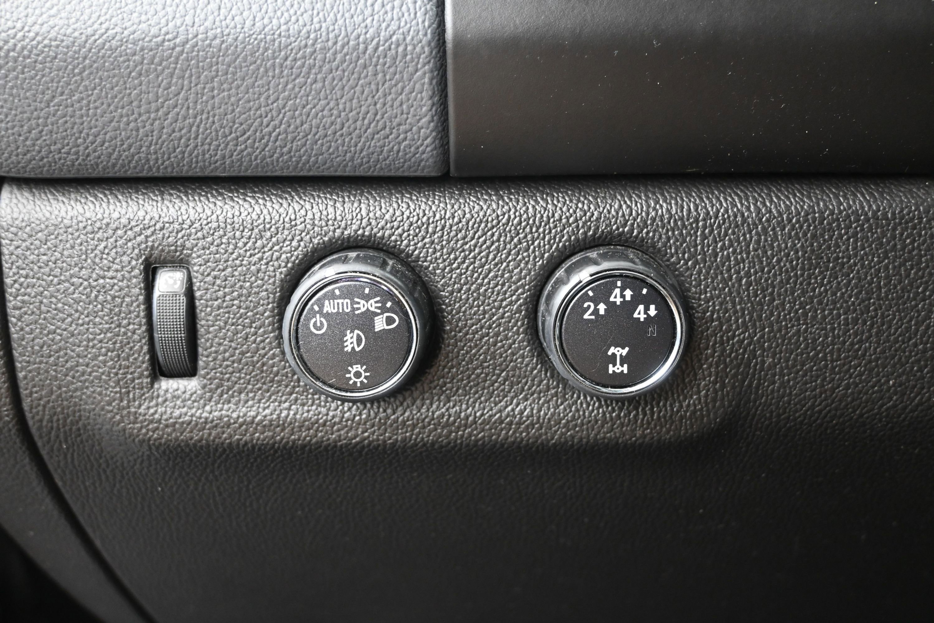 Used 2015 Chevrolet Colorado Z71 AWD/4WD image 12