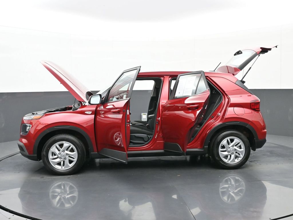 Certified 2025 Hyundai Venue SE image 42
