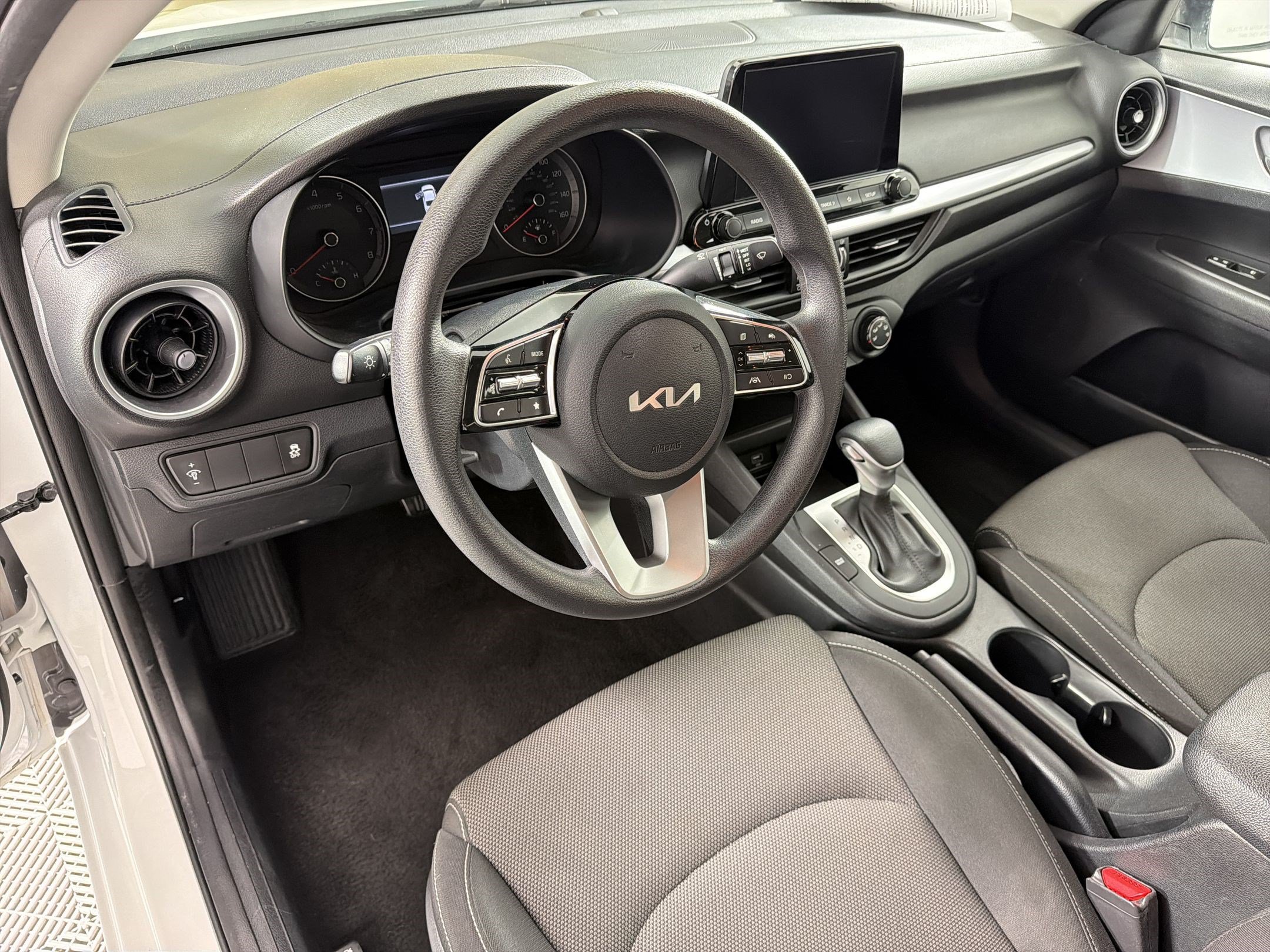 Used 2024 Kia Forte LXS FWD image 4