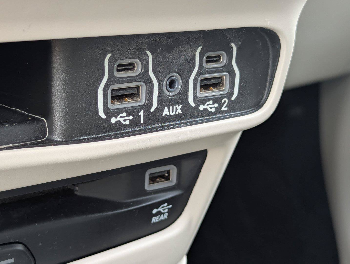 Used 2021 Chrysler Pacifica Touring-L w/ Uconnect Theater Family Group AWD/4WD image 25