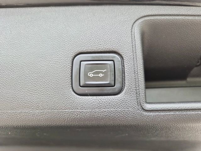 Used 2022 GMC Terrain SLT w/ Infotainment Package II AWD/4WD image 13