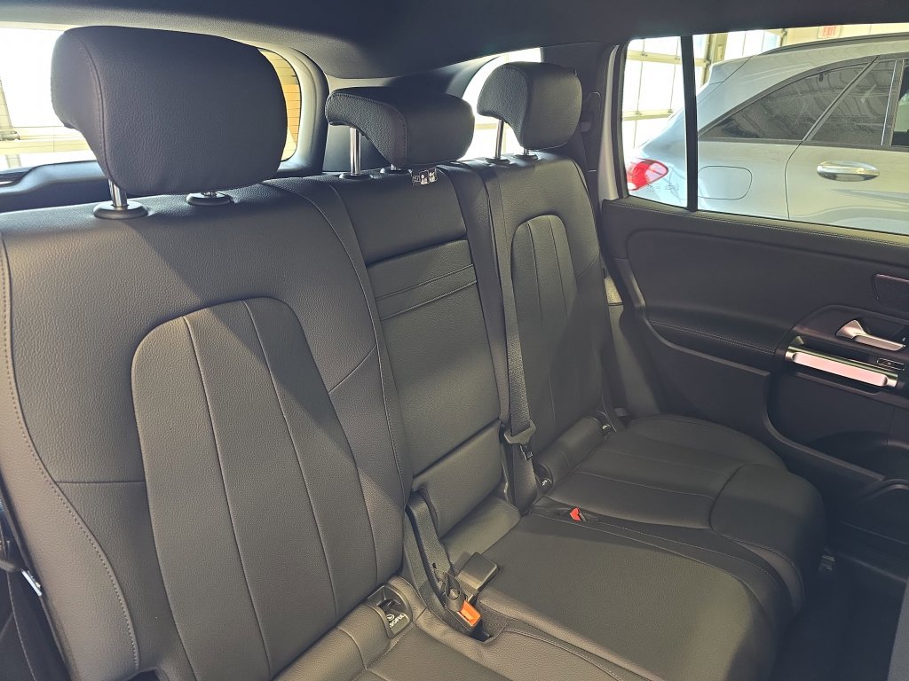 New 2026 Mercedes-Benz GLB 250 image 12