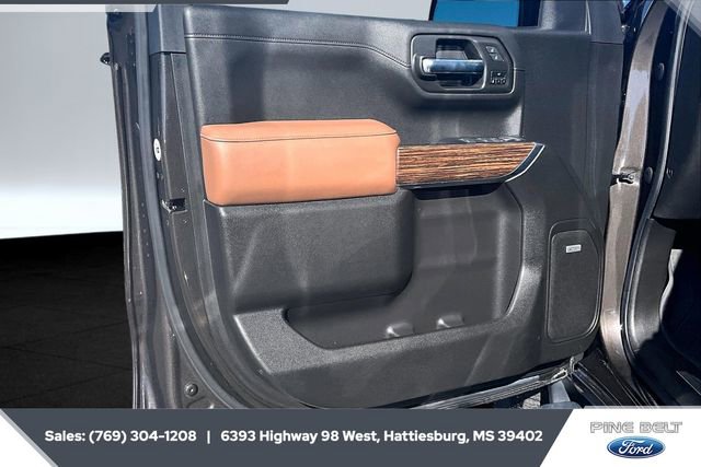 Used 2022 Chevrolet Silverado 1500 High Country w/ Technology Package image 18