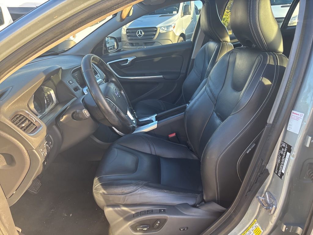 Used 2018 Volvo V60 T5 Dynamic w/ Vision Package image 43
