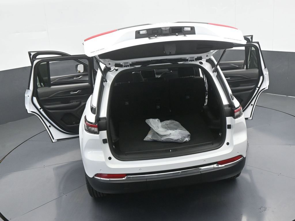 Used 2025 Jeep Grand Cherokee Laredo image 59