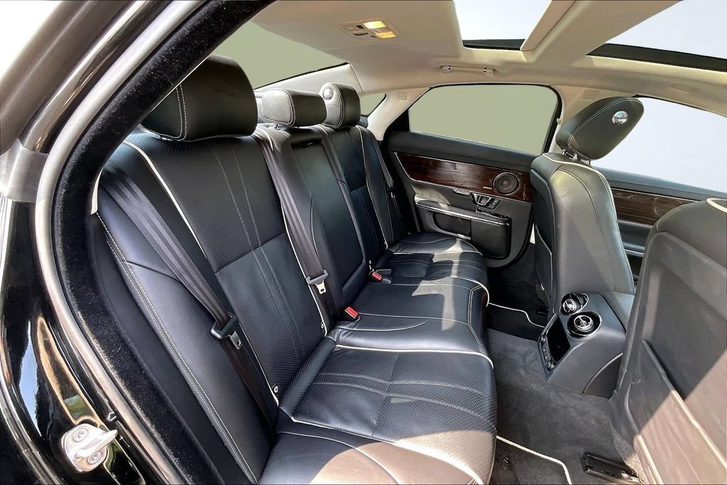 Used 2018 Jaguar XJ R-Sport RWD image 25