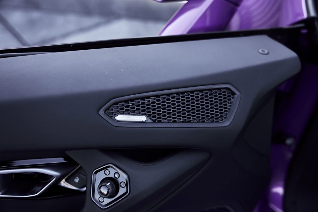 Used 2024 Lamborghini Huracan EVO image 35