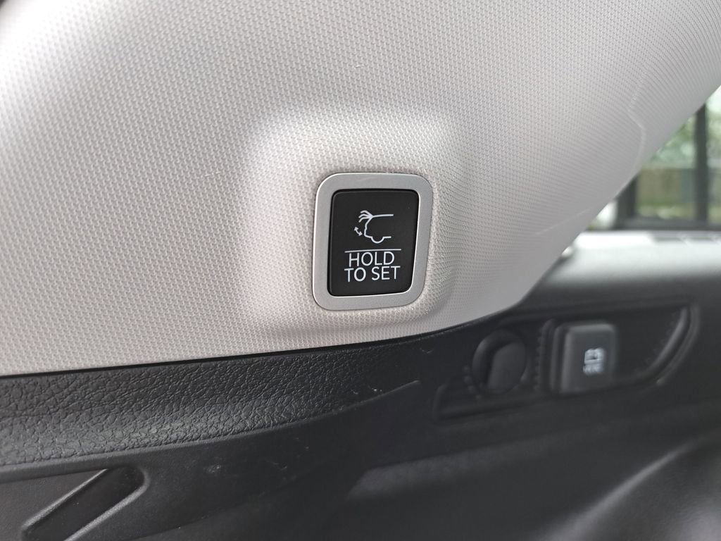 Certified 2023 Jeep Grand Cherokee Limited w/ Luxury Tech Group II AWD/4WD image 13