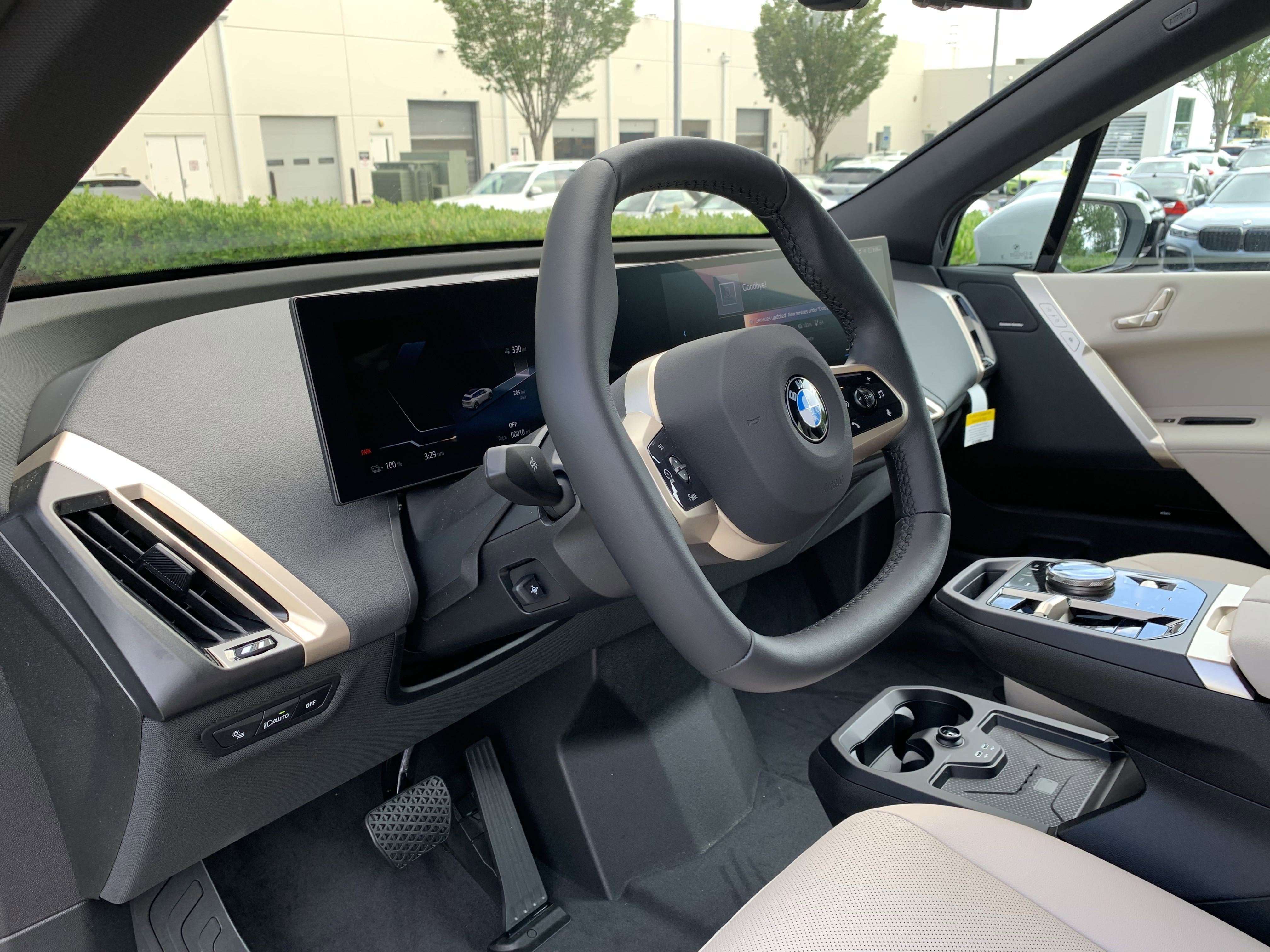 Used 2026 BMW iX xDrive60 w/ Premium Package image 16