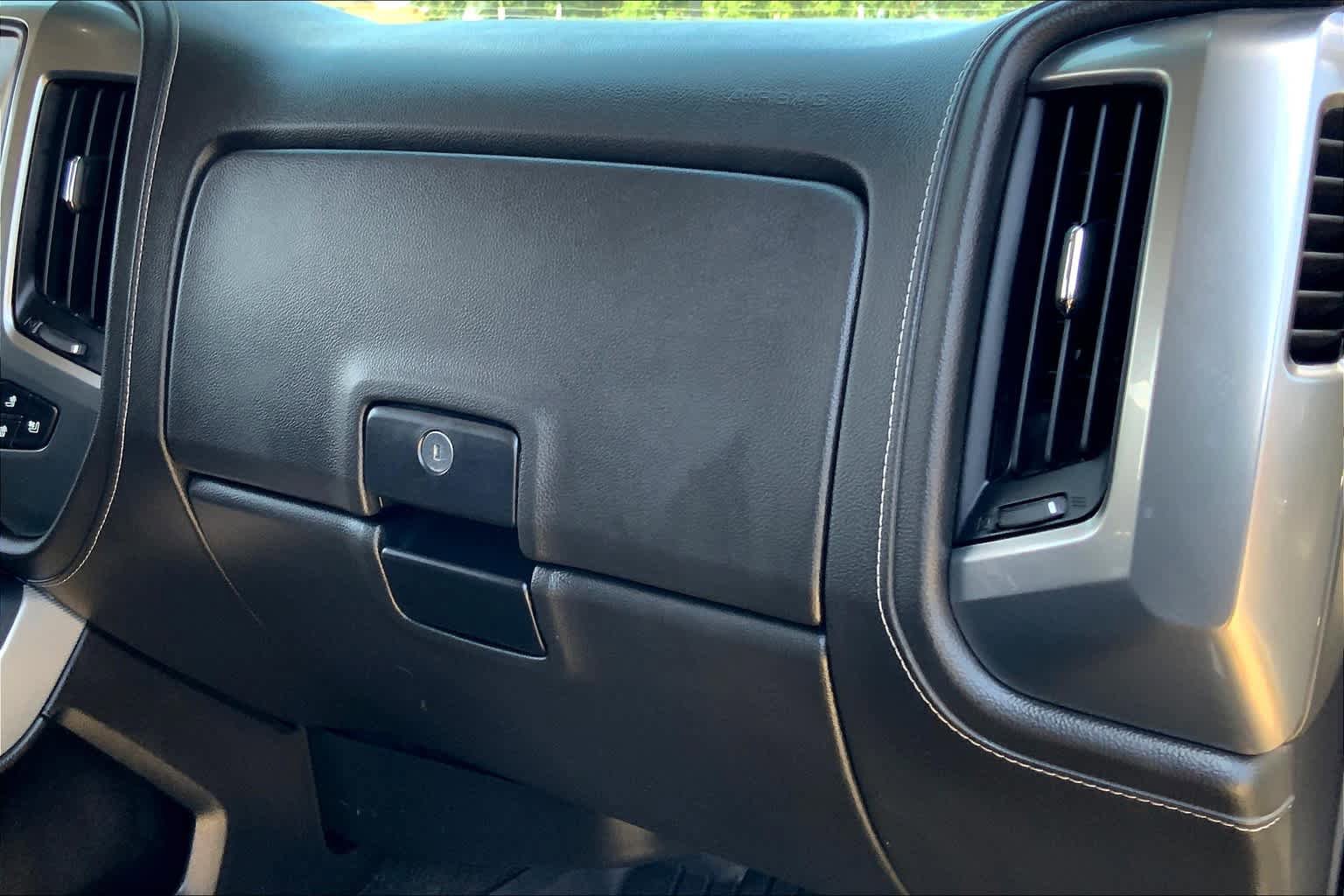 Used 2018 Chevrolet Silverado 2500 LTZ w/ Vortec Plus Package AWD/4WD image 18