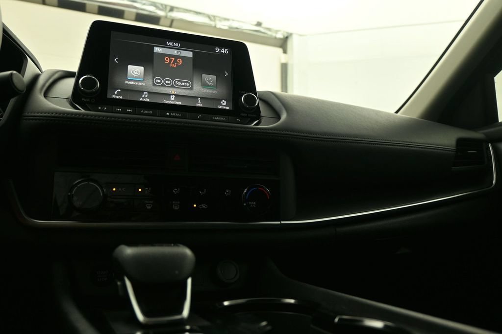 Used 2025 Nissan Rogue S FWD image 18