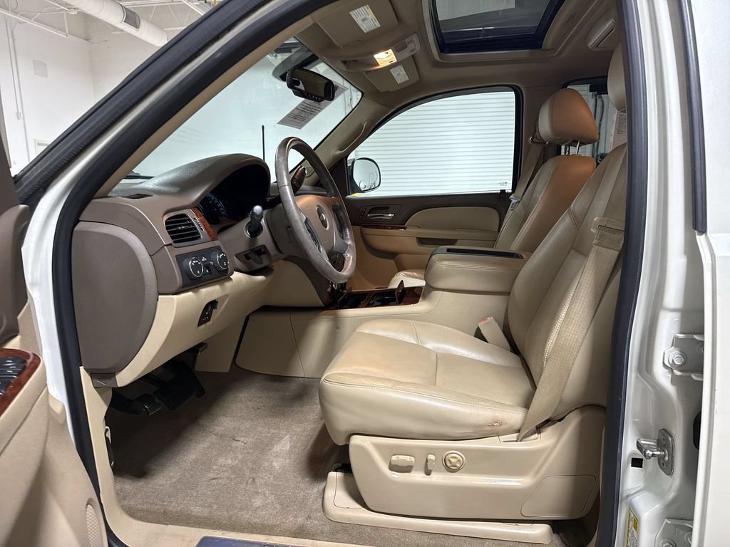 Used 2013 Chevrolet Avalanche LTZ AWD/4WD image 21