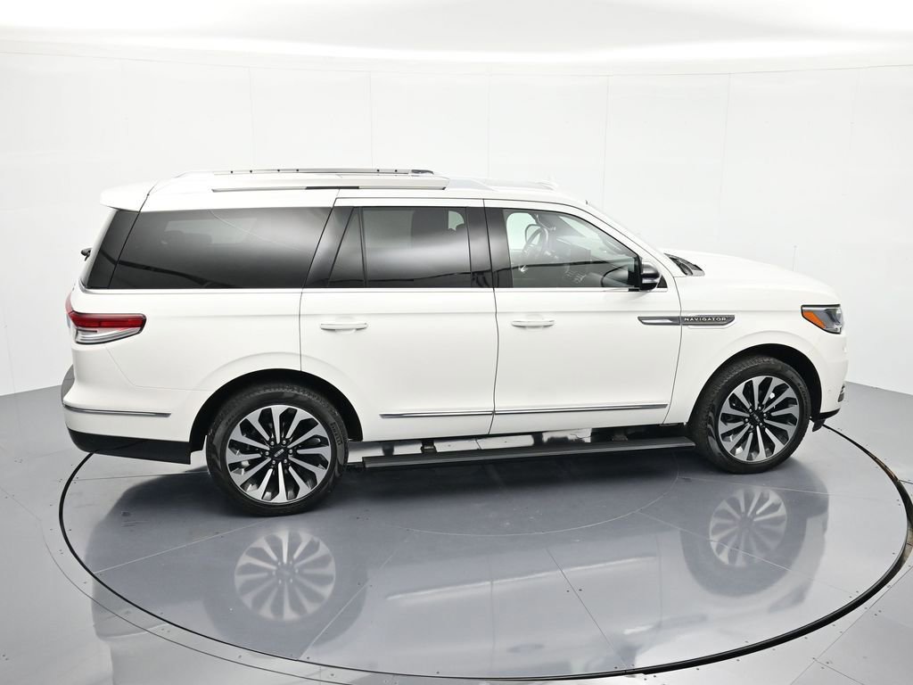Used 2024 Lincoln Navigator Reserve image 34