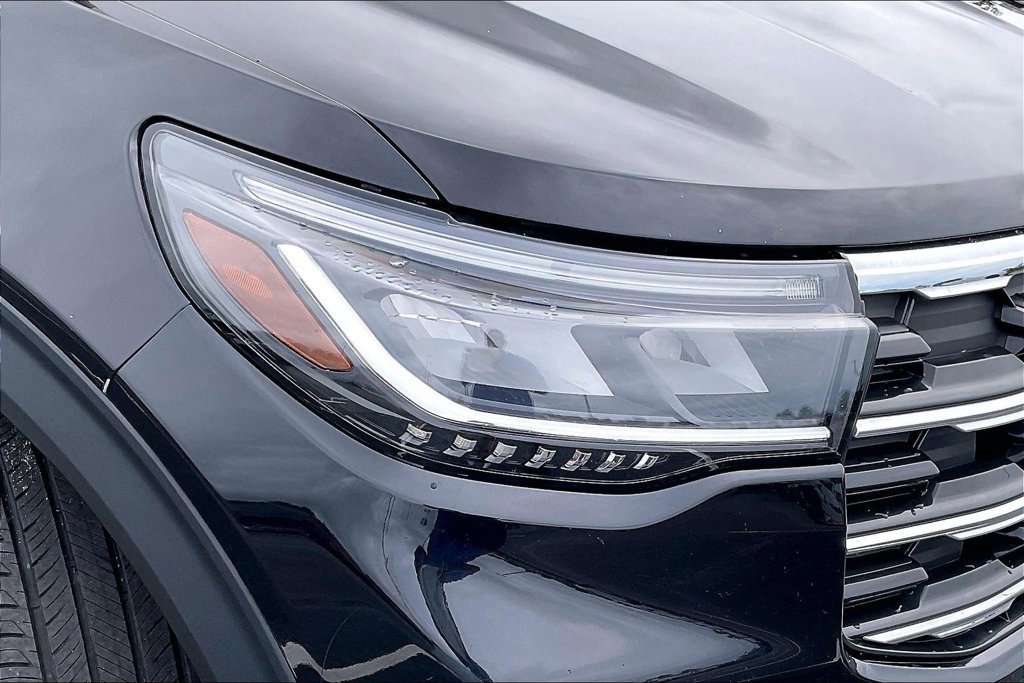 Certified 2025 Ford Explorer Active AWD/4WD image 30