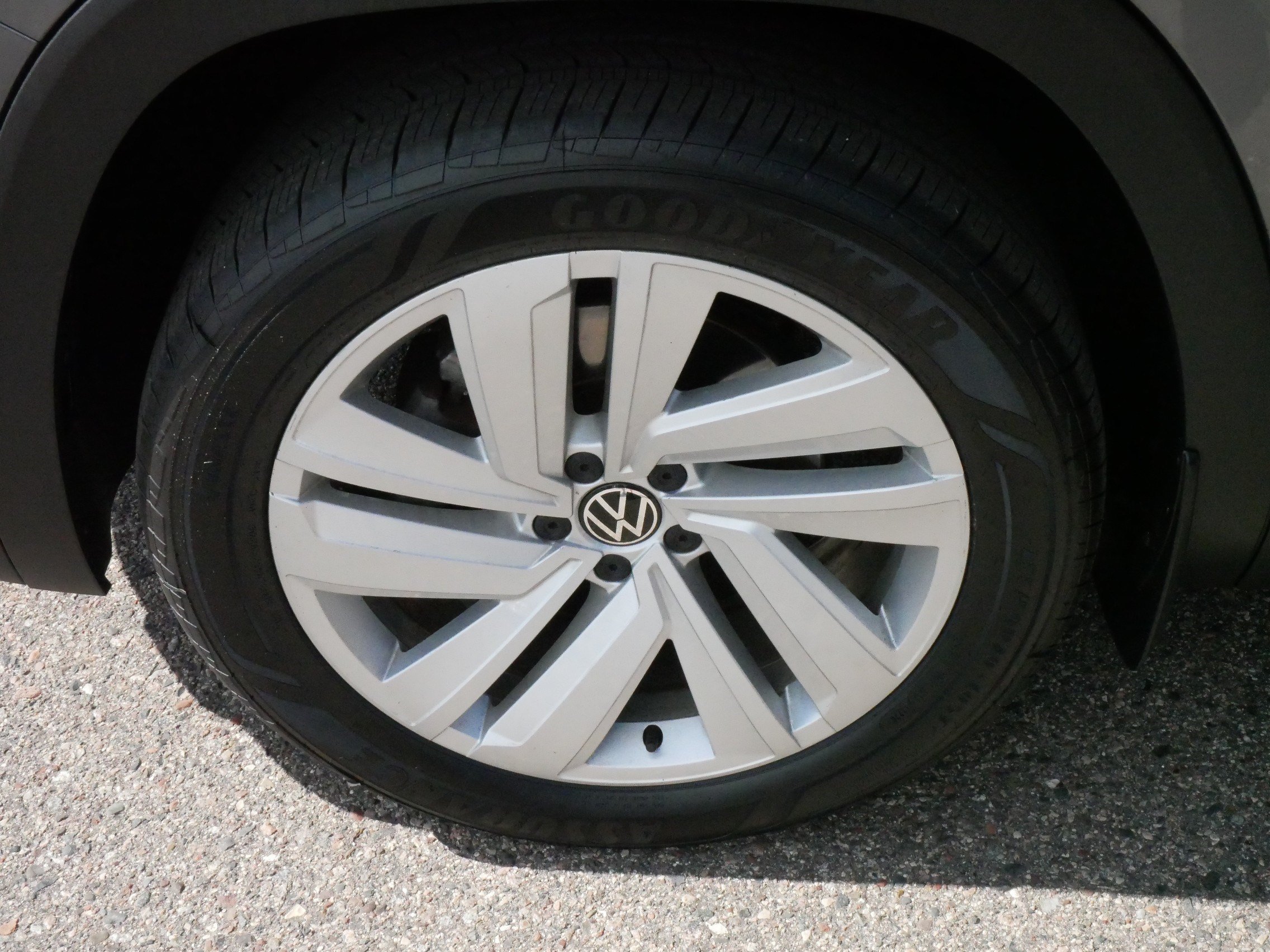 Used 2021 Volkswagen Atlas Cross Sport SE AWD/4WD image 15