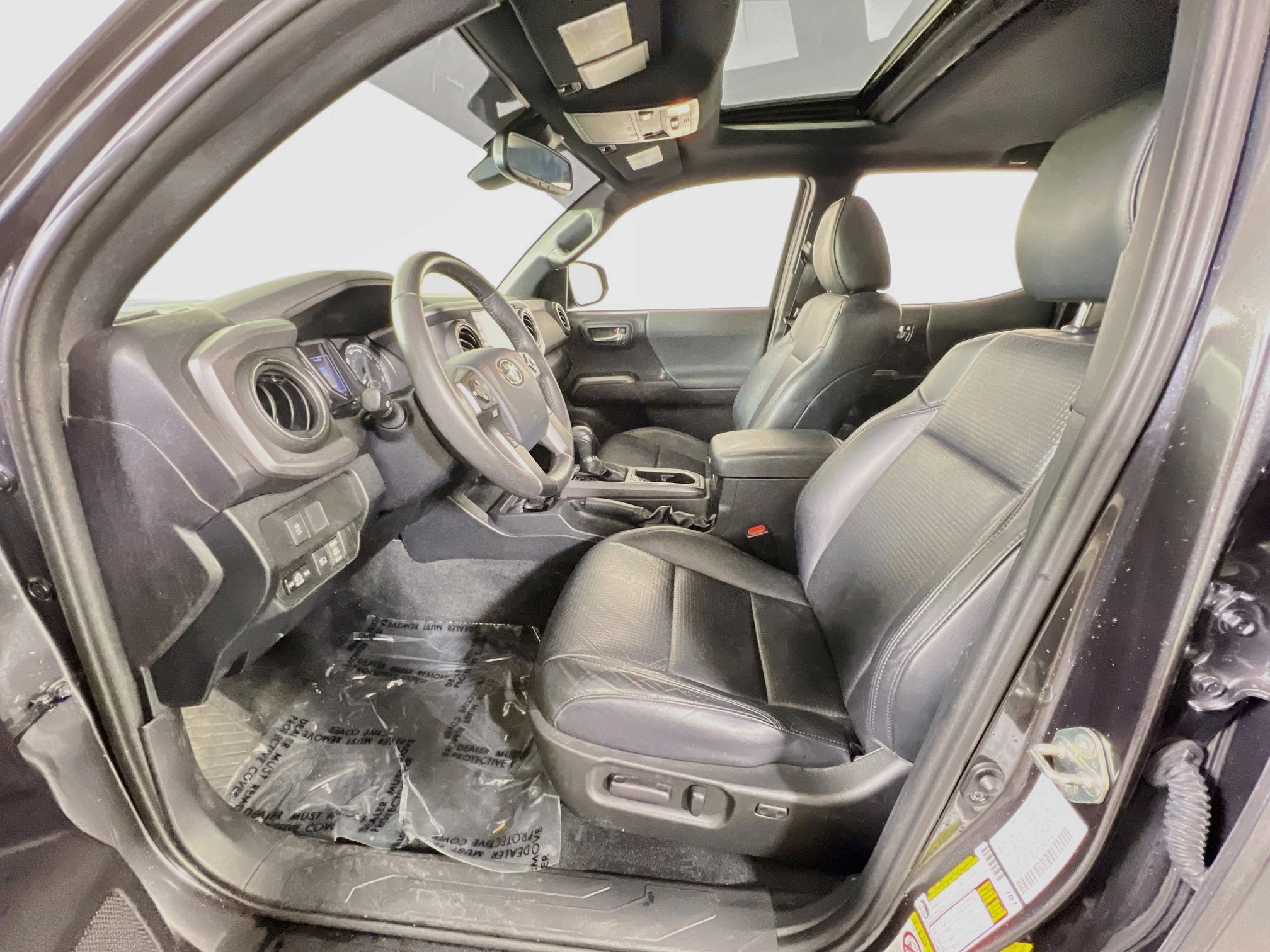 Used 2020 Toyota Tacoma TRD Sport w/ TRD Premium Sport Package AWD/4WD image 20