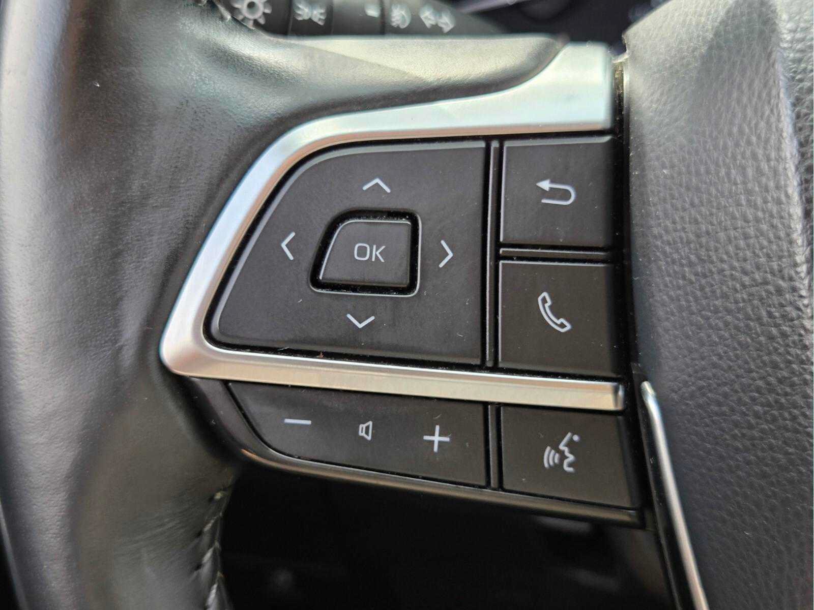 Used 2021 Toyota Highlander XLE FWD image 34