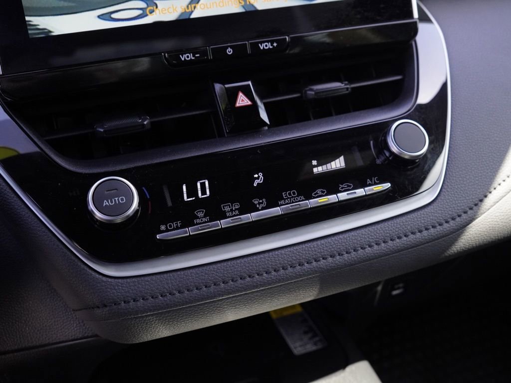 Used 2025 Toyota Corolla SE w/ SE Premium Package FWD image 16