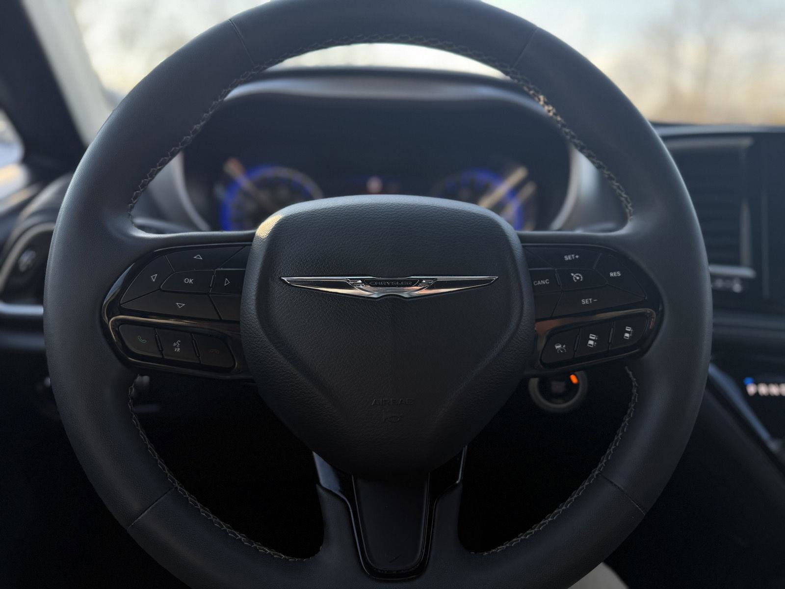 Used 2023 Chrysler Pacifica Touring image 17