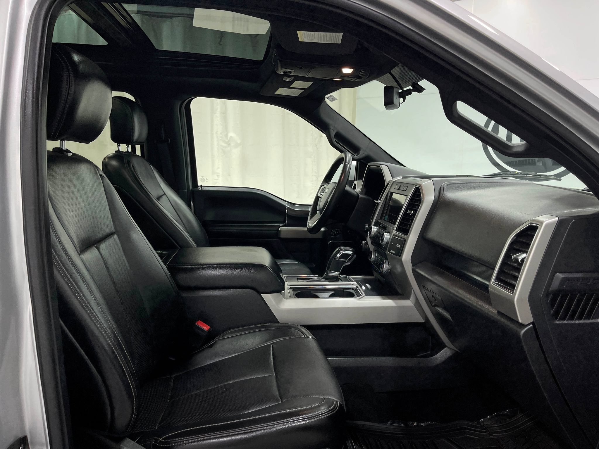 Used 2018 Ford F150 Lariat w/ Equipment Group 501A Mid AWD/4WD image 32