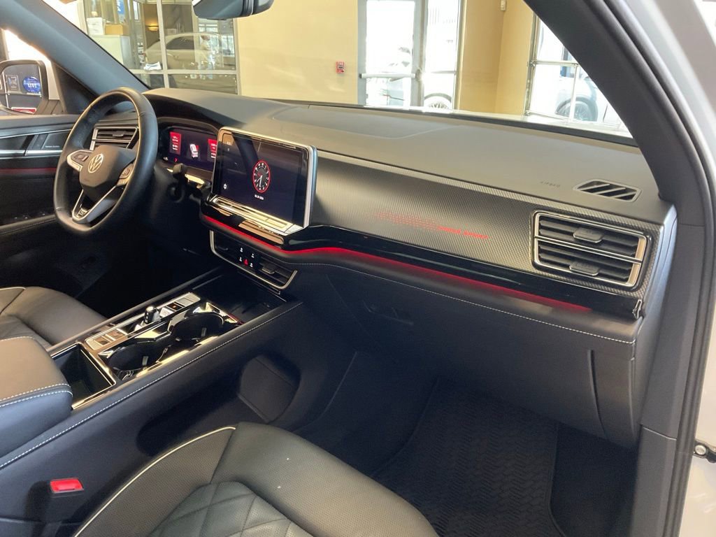 Used 2025 Volkswagen Atlas Cross Sport SEL Premium R-Line image 18